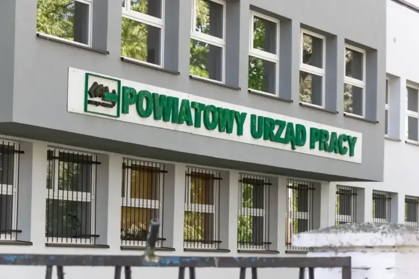 Powiatowy Urząd Pracy. Zastanawiasz się, ile czasu na zarejestrowanie w urzędzie pracy po zwolnieniu? Tu uzyskasz pomoc.