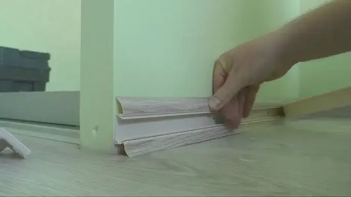 Czym ciąć listwy przypodłogowe plastikowe, aby uniknąć uszkodzeń?