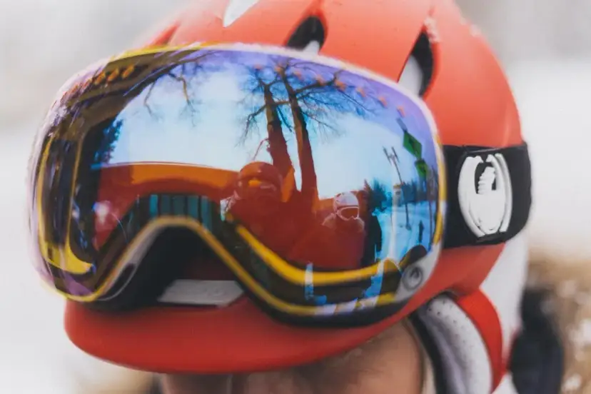Jak dobrać kask snowboardowy? Poradnik krok po kroku