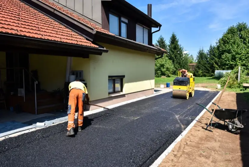 Ile kosztuje położenie 1m2 asfaltu? Sprawdź, co wpływa na cenę