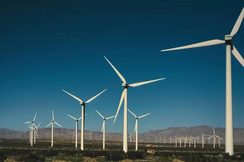 Ile kWh produkuje turbina wiatrowa? Duże i małe wiatraki liczby