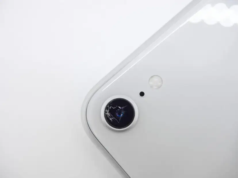Ile kosztuje wymiana szkiełka aparatu w telefonie? Sprawdź ceny!