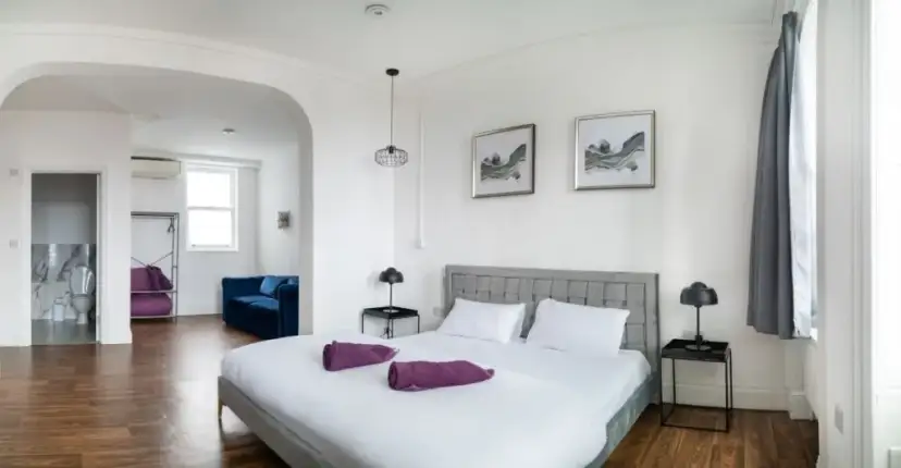 Czym się różni hotel od hostelu? Wybierz idealny nocleg!