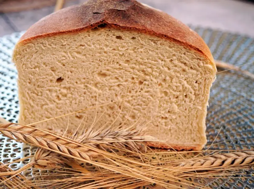 Dlaczego chleb opada w trakcie pieczenia i jak tego uniknąć?
