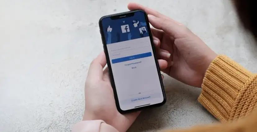 Jak dopasować zdjęcie w tle na Facebooku, aby wyglądało profesjonalnie