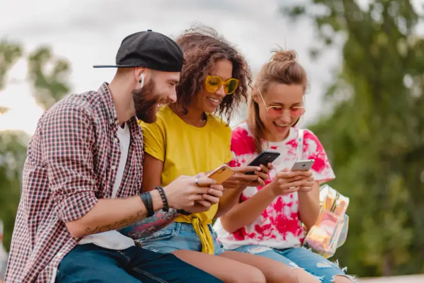 Mobilne serwisy online w Polsce: jak smartfony zmieniły rozrywkę
