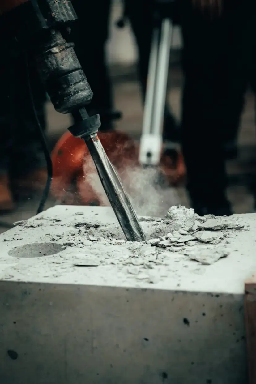 Wiercenie w betonie – kiedy potrzebna jest precyzja i odpowiednia technologia?