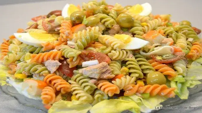Ensalada de pasta de colores: ¡El secreto para que quede jugosa!