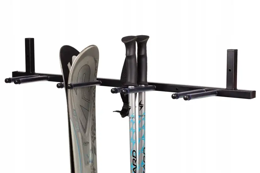 Uchwyt na narty na ścianę: Jak wybrać i zamontować idealny?