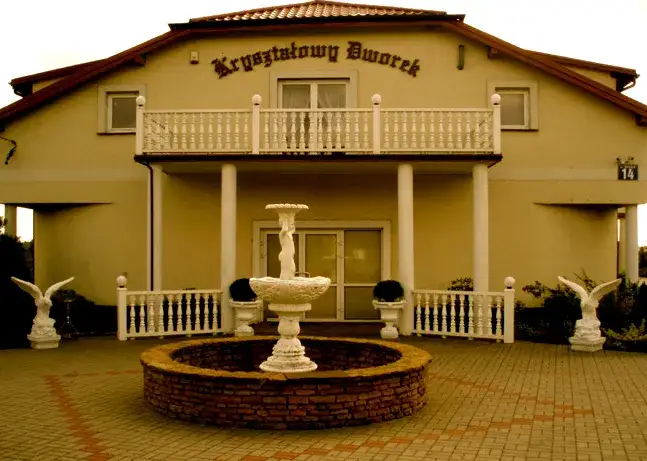 Kryształowy Dworek Emilianów: Twoje wymarzone wesele pod Warszawą?