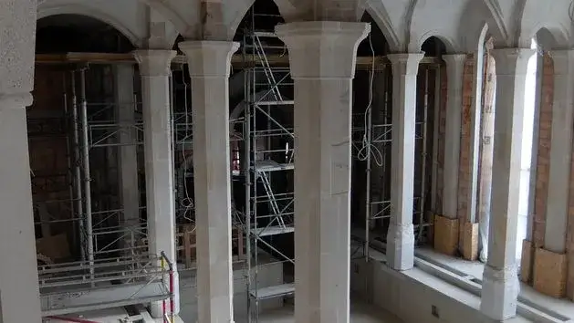 Wnętrze zamku w Stobnicy: Co warto wiedzieć o jego budowie?