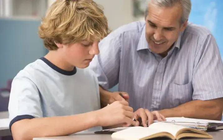 Nauczyciel odmawia nauczania indywidualnego? Poznaj swoje prawa!