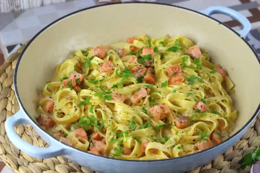 Pasta con Salmón Ahumado: Receta Italiana Cremosa sin Nata