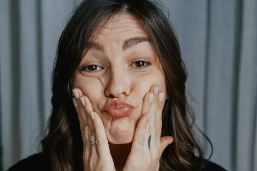 Farba na twarzy? Zmyj ją bezpiecznie! Domowe triki i pro metody.