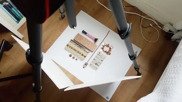 Jak zrobić białe tło do zdjęć w domu – proste metody i triki