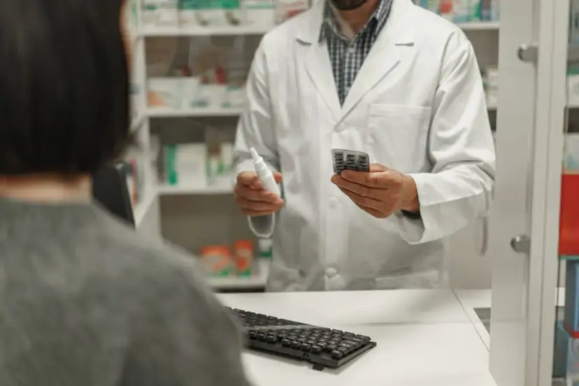 Zwrot leków na receptę: Kiedy to możliwe? Zasady i wyjątki