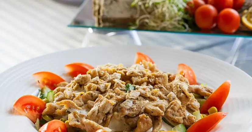 Sałatka kebab (gyros): Hit imprez, przepis krok po kroku!