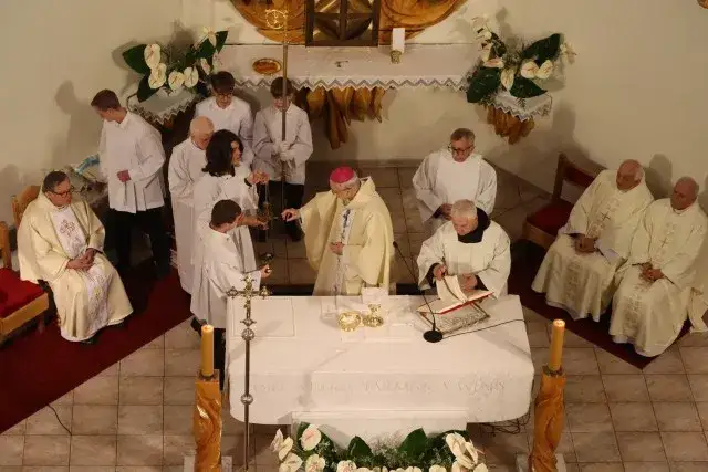 Spowiedź a Msza: Czy musisz zostać? Wyjaśniamy obowiązek