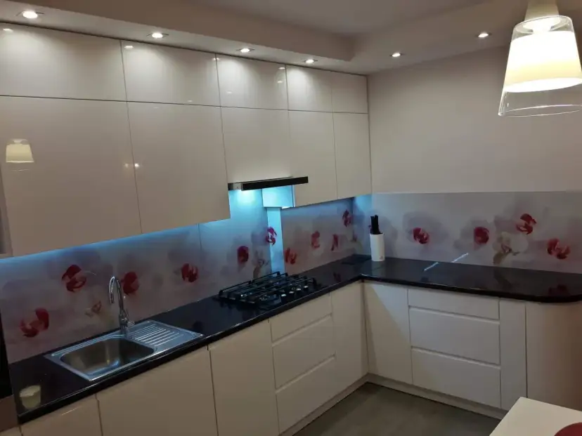 Jaki okap do białych mebli? Kolory i style, które Cię zachwycą