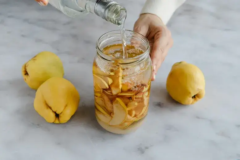 Jak zrobić nalewkę z pigwy na wódce – prosty przepis krok po kroku