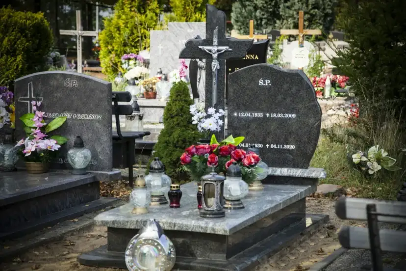 Ile kosztuje krzyż na cmentarz? Sprawdź ceny i porady