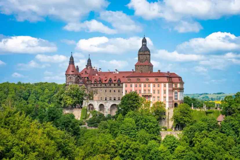 Henryków atrakcje: Najciekawsze miejsca, które musisz zobaczyć