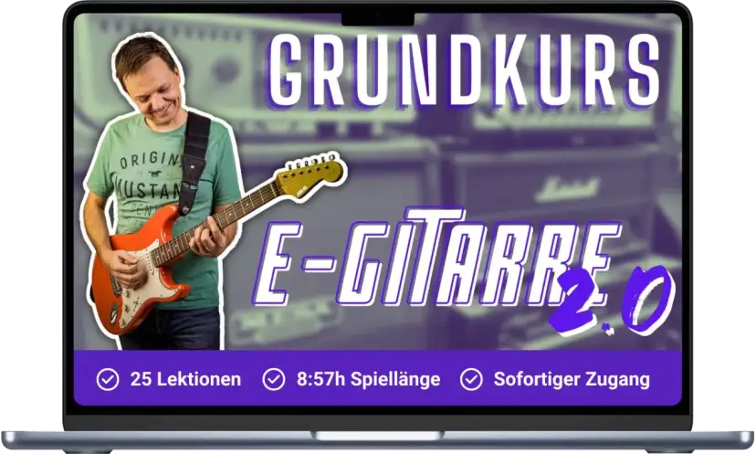 Mann spielt orange E-Gitarre, "GRUNDKURS E-GITARRE 2.0" steht im Bild.