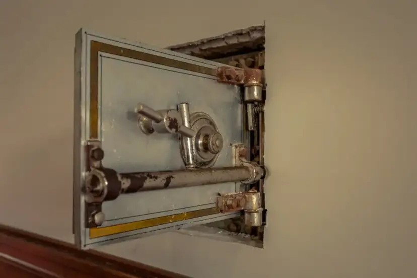 Jak zamontować sejf w ścianie - proste kroki dla bezpieczeństwa