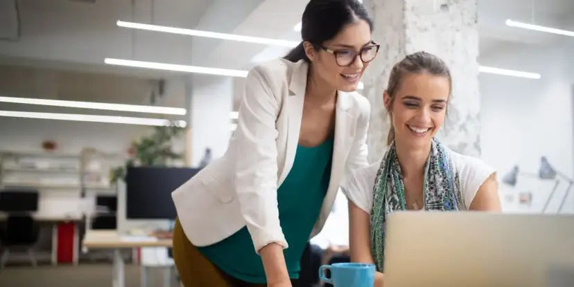 Staż z urzędu pracy po studiach: Jak zdobyć doświadczenie i pracę?