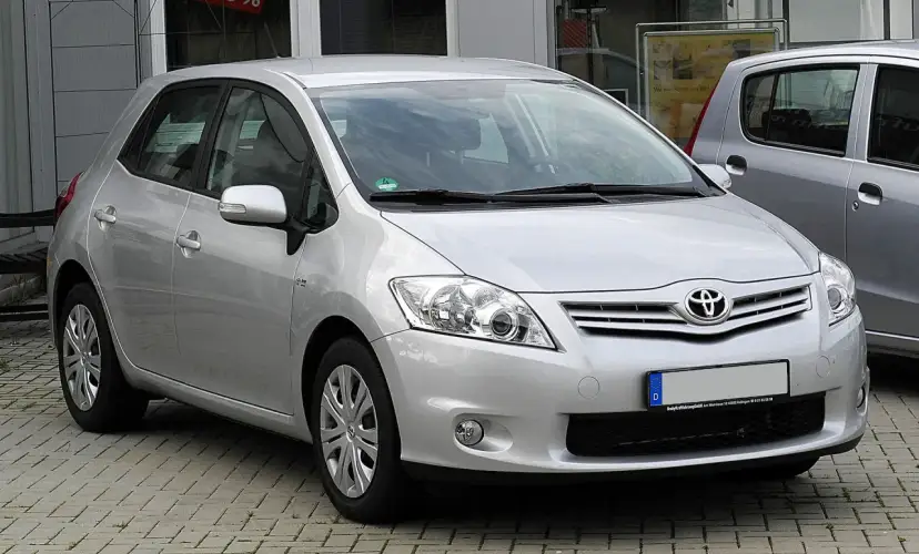 Toyota Auris: Ile litrów paliwa mieści bak? Sprawdź pojemność