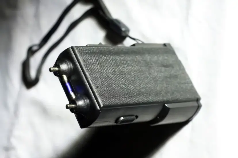 Czy paralizator jest legalny? Poznaj ważne przepisy i ograniczenia