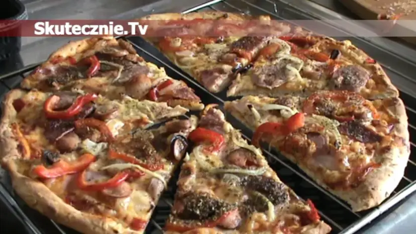 Pizza jak z pizzerii: Sekretne przepisy i techniki domowe