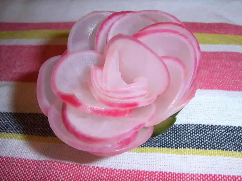 Jak zrobić ozdoby z rzodkiewki? Proste triki na efekt "wow"!