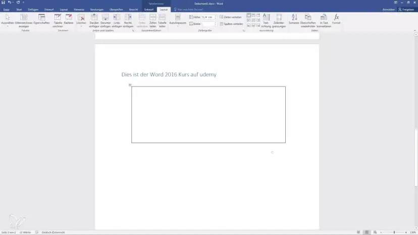 Widok edytora tekstu Word, pokazujący menu "Tabela" z opcjami jak zrobić ramkę w Wordzie, w tym "Zaznacz", "Rysuj tabelę" i "Obramowania".