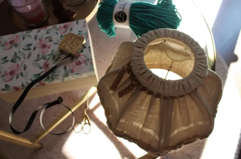 Renowacja abażuru DIY: Proste triki na metamorfozę lampy