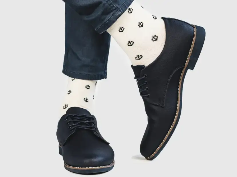 Jakie skarpetki do czarnych butów? Oto błędy, których unikaj!