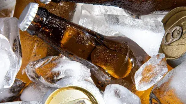 Jakie piwo na keto? Oto niskowęglowodanowe opcje, które możesz pić