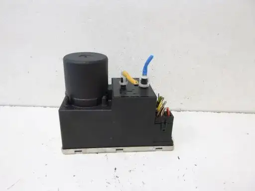 Gdzie jest pompka centralnego zamka Audi A3 8L i jak ją znaleźć?