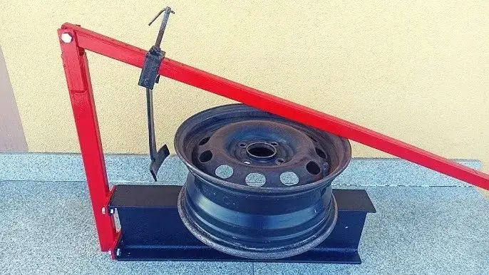 Jak bezpiecznie przeciąć oponę? Narzędzia, kroki, utylizacja DIY.