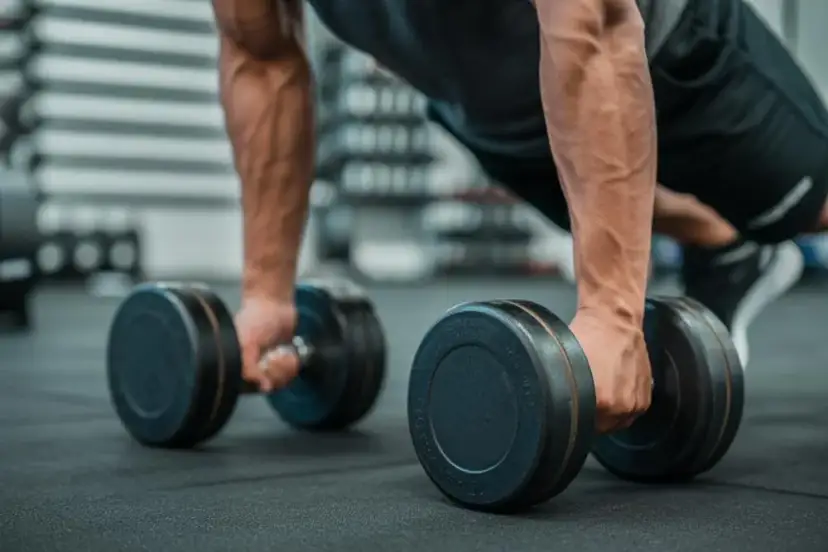 Co daje białko po treningu? Pełny przewodnik po korzyściach