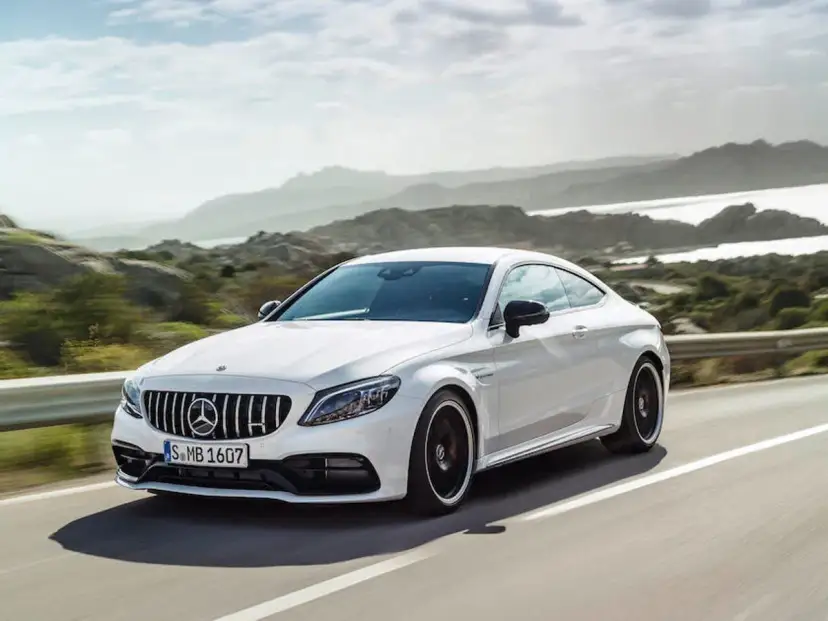 Mercedes-AMG C63 Coupé: V8 czy hybryda? Wybierz idealny model