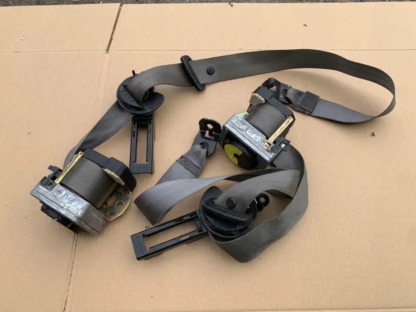 Jak naprawić napinacz pasa bezpieczeństwa i uniknąć kosztownych błędów