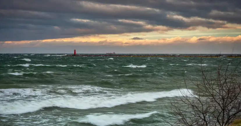 Czy jest sztorm na Bałtyku? Sprawdź aktualne warunki pogodowe