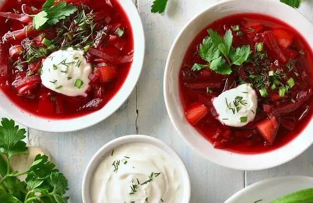 Jak ugotować zupę z botwiny? Przepis na idealny wiosenny smak