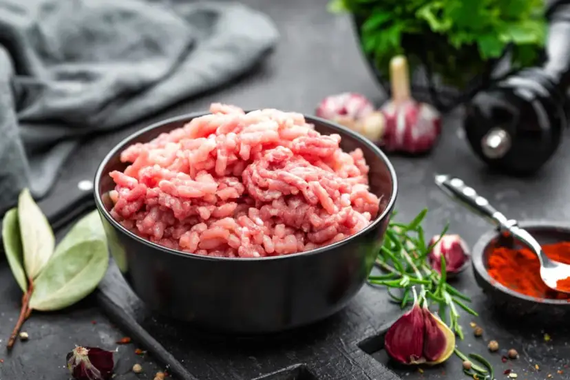 Co zrobić z mięsem mielonym na obiad? Szybkie i pyszne przepisy