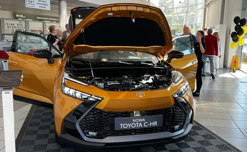 Toyota C-HR hybryda czy benzyna - która wersja jest tańsza i lepsza?