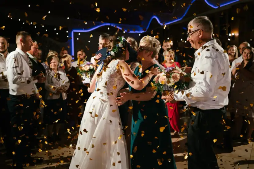 Jakie prezenty dla rodziców na weselu, które wywołają wzruszenie?