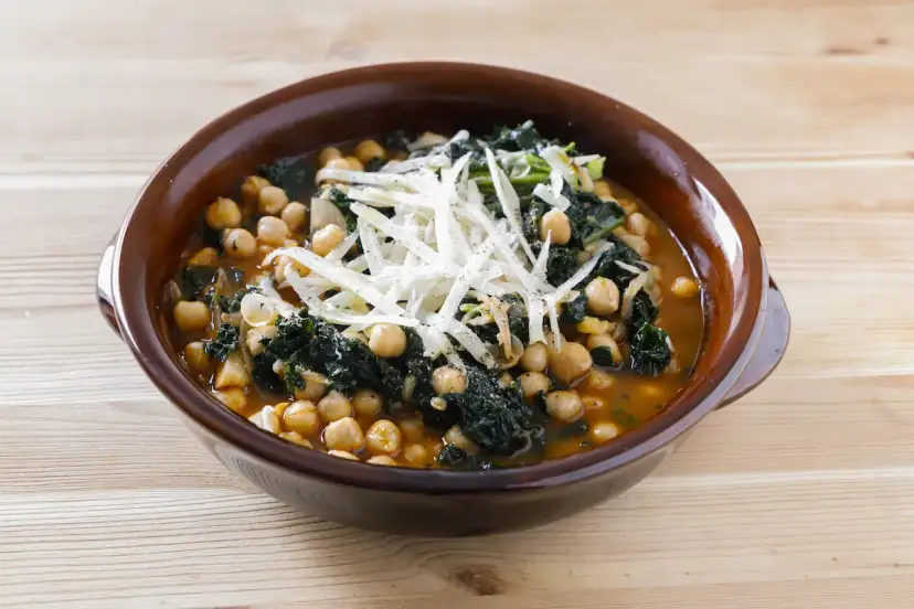 Minestra Cavolo Nero e Ceci: Ricetta Tradizionale Facile e Veloce