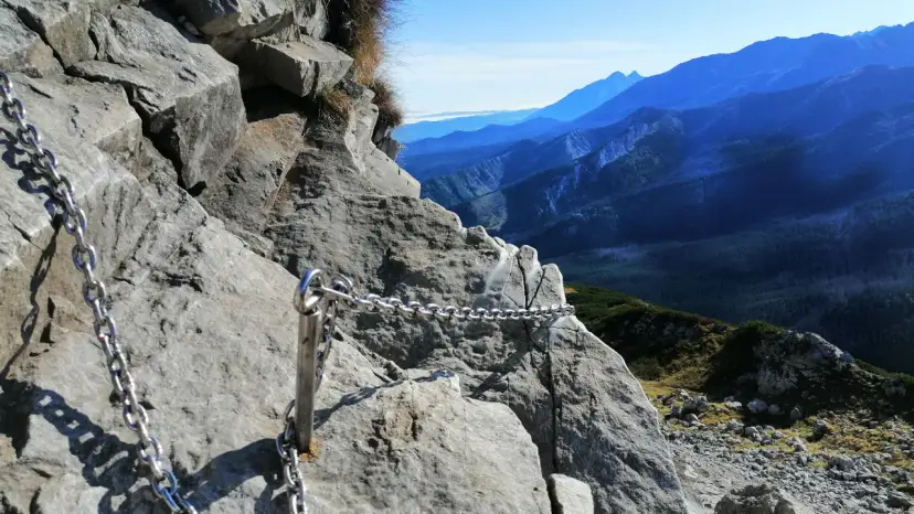 Kto wytycza szlaki w Tatrach? Tajemnice górskich drogowskazów