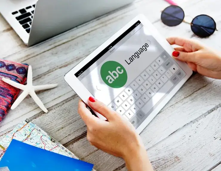 Jak zostać tłumaczem bez studiów? Praktyczny poradnik krok po kroku